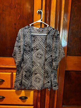 Heart & Hips Black and White Paisley Print Open Front Top Size Medium